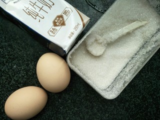 1、双皮奶(懒人版),准备好材料