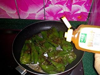 11、糖醋虎皮椒,再滴少许鲜鸡汁