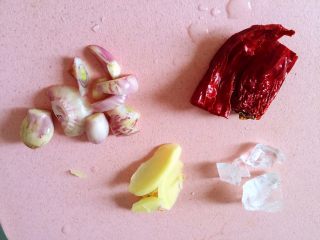 3、#猪年#红烧猪蹄,准备配料