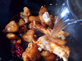 10、#猪年#红烧猪蹄,添水没过猪蹄