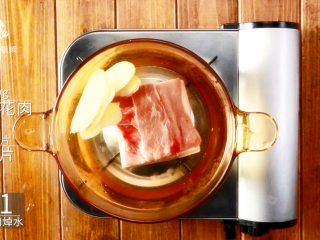 2、四川烧白，宴席压轴菜的家常做法,6-8片姜