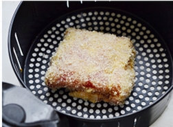 15、法式蓝带芝心猪排,按猪排键180°炸10分钟。