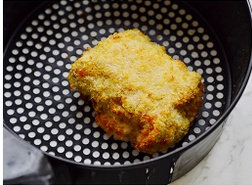 16、法式蓝带芝心猪排,再转200°炸5分钟即可。