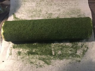 16、海苔肉松蛋糕卷,撒上海苔粉即可切片