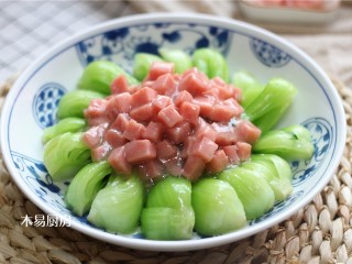 16、青菜炒火腿,非常简单可口的青菜炒火腿就完成了。