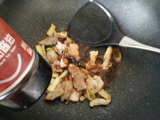 8、#猪年#辣椒炒肉,加老抽提色