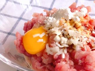 4、猪肉丸子汤,生抽、料酒