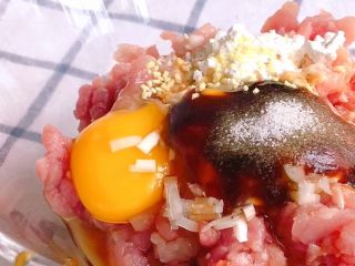 7、猪肉丸子汤,鸡精