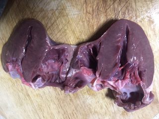 6、拌花心,洗去污血