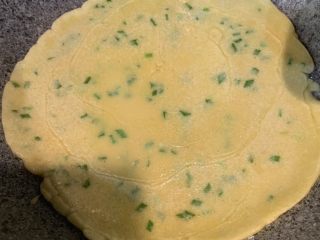 16、芝士肉松蛋饼,双面煎至金黄