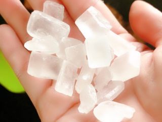 14、糖醋排骨,放入冰糖