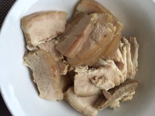 1、回锅肉,五花肉切片