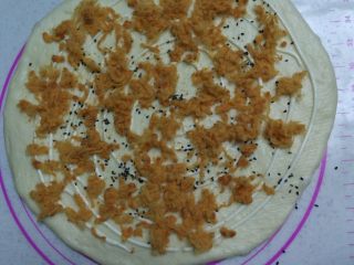 8、香葱手撕肉松面包,撒肉松，我放的辣肉松