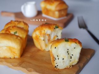 13、香葱手撕肉松面包,敲爱吃