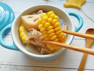 14、莲藕玉米排骨汤,玉米香甜。