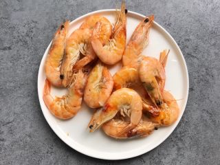 6、香辣虾,然后装盘备用