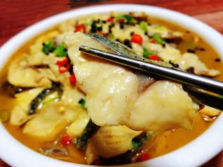 22、酸菜鱼片汤,鱼片肉质细腻鲜嫩入口即化唇齿留香回味无穷