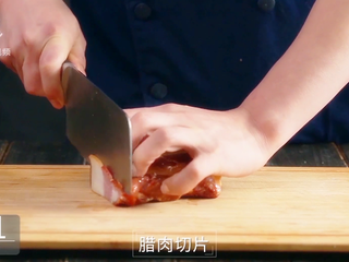 2、萝卜干炒腊肉-经典不衰的腊味美食,100g腊肉切片