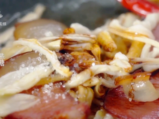 12、萝卜干炒腊肉-经典不衰的腊味美食,半茶匙白糖