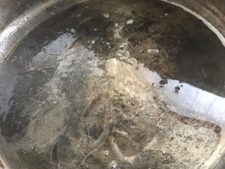 6、蒜苔炒蛋,热油锅，倒少量油