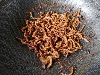 13、京酱肉丝,收汁即可（也可根据个人喜好加点水淀粉收汁）。