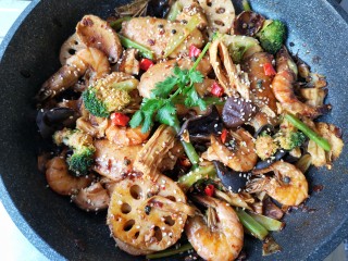 21、麻辣香锅——麻辣界的扛把子,最后放上香菜就可以上桌啦！