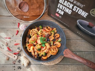 22、麻辣香锅——麻辣界的扛把子,是不是超级简单易做呢？大家学会了没有？喜欢吃辣椒的友友们，还可以再单独放一些青辣椒，也是很好吃的！