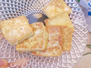 8、锅塌豆腐,盛盘备用