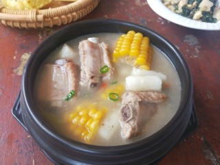 12、排骨玉米汤,排骨根根脱骨，汤也清淡好喝。