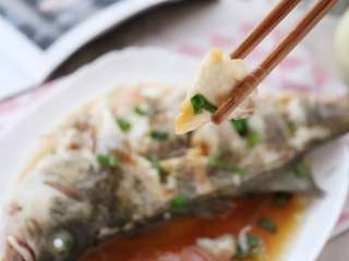 8、#年年有余#清蒸鲈鱼,虽然鲈鱼刺少，但是妈妈也要细心给宝宝挑刺，以防卡到宝宝。