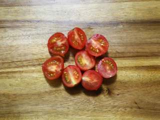 8、低脂百香果沙拉,小西红柿切半。