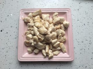 9、宫保鸡丁,炒到发白盛出备用