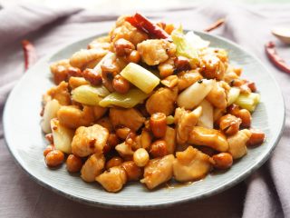 16、宫保鸡丁,装盘开吃吧