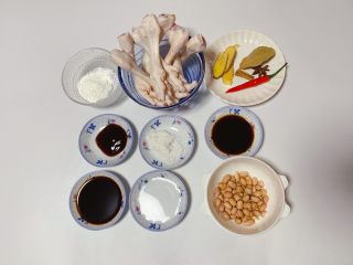 1、虎皮凤爪,首先准备所有食材