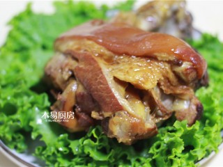 12、冰糖肘子,肥而不腻,非常好吃。