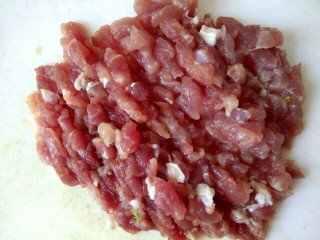 4、酱香肉沫四季豆,猪肉剁碎