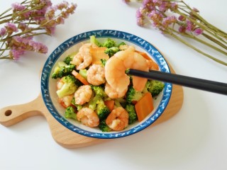 16、西兰花炒虾仁, 尝一口，好鲜好好吃的夏日小炒。