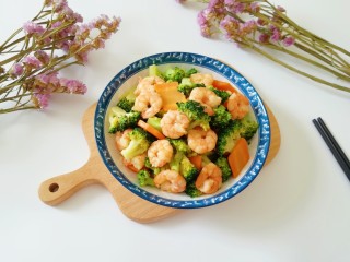 17、西兰花炒虾仁,得到了全家人的好评。