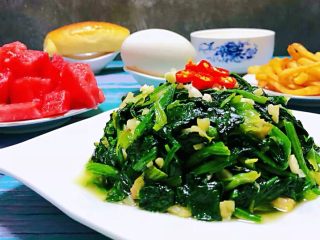 13、蒜蓉菠菜,菠菜洗营养价值很丰富经常食用对身体有益处