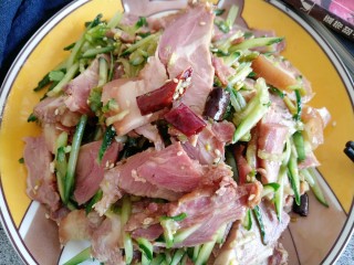 12、凉拌猪头肉,真的超级好吃 尤其是那个芝麻太香啦~