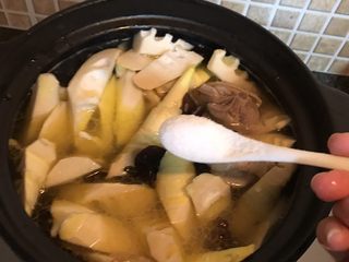 11、春笋炖鸡,加一勺盐