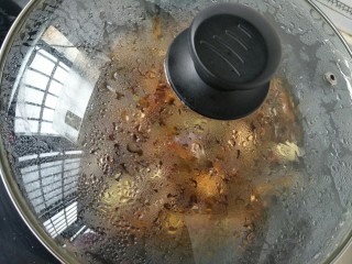 22、肉末茄子,盖上锅盖闷三四分钟