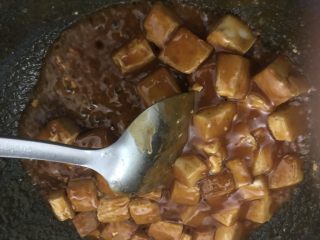 13、做道小朋友也爱吃的酸甜豆腐,再稍微收一下汁。