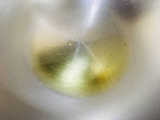 11、青蒜炒肉,另起锅烧热放油