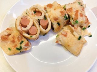 17、番茄鸡蛋火腿卷,分别切开一块一块