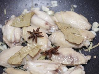 10、可乐鸡翅,放香叶;