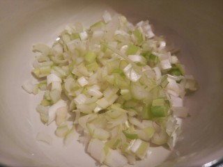 5、香辣萝卜丁,大葱切小丁
