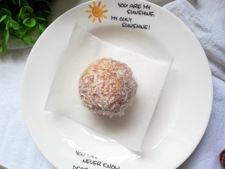 9、苏格兰蛋,取一个盘子，铺上硅油纸，把裹满面包糠的肉球放在硅油纸上