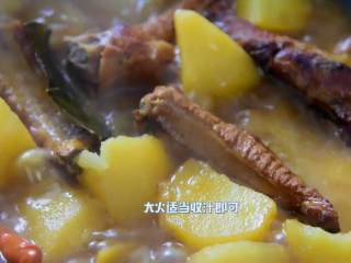 8、红烧排骨炖土豆—这样炖的排骨我能吃一锅,大火适当收汁即可。