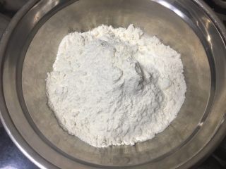 1、改良版蔬菜肉卷饼,面粉200g